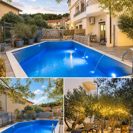 Sunny Place With Pool Апартаменти *